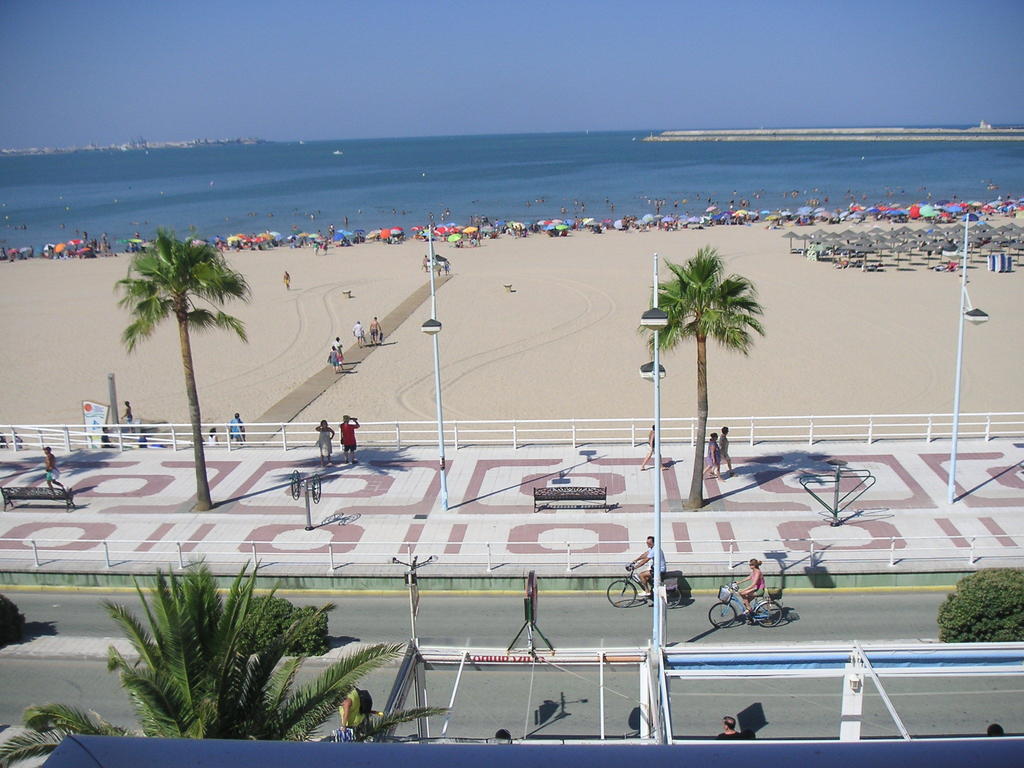 Apartamentos Playa Valdelagrana El Puerto de Santa Maria Exterior photo